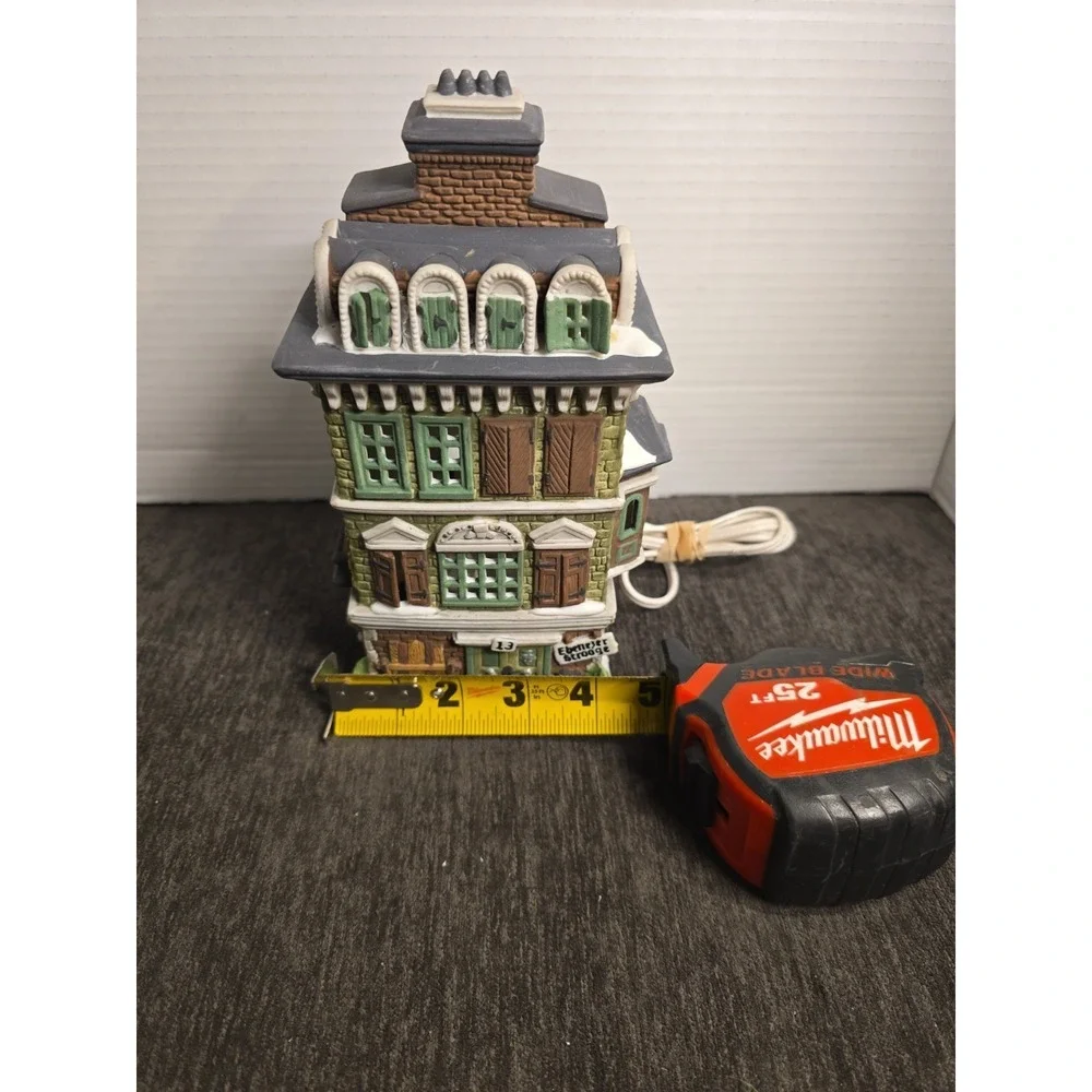 The Flat Of Ebenezer Scrooge - Dickens Village - EUC - Dept 56 Vintage 1989